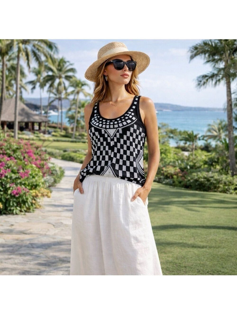ADRIENNE VITTADINI BLACK & WHITE GEOMETRIC TANK TOP SIZE MEDIUM - Picture 2 of 9